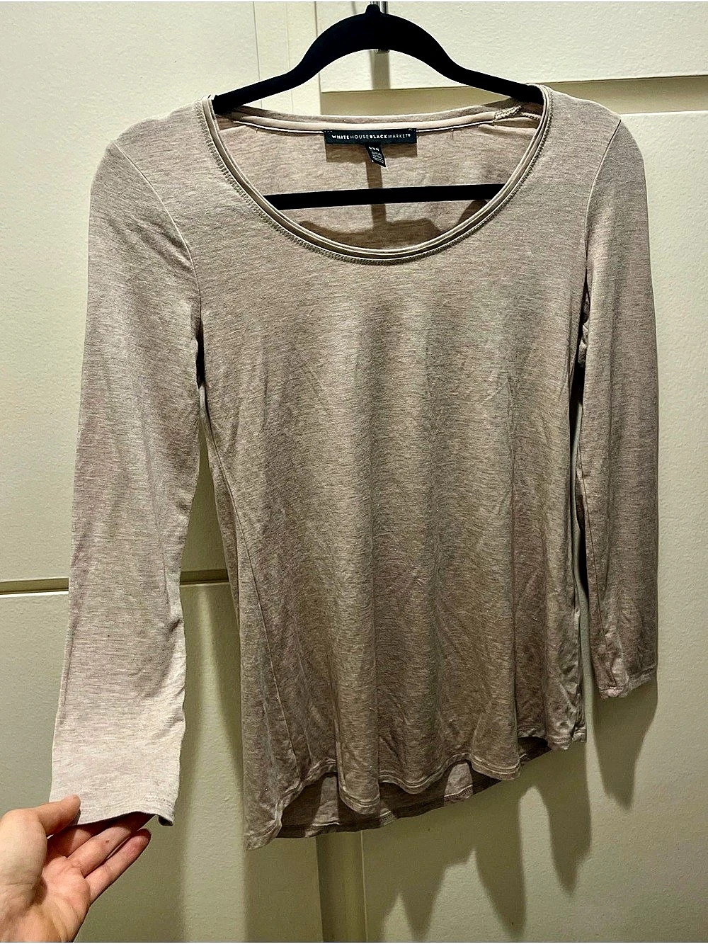 White House Black Market Long Sleeve Top in Beige Size XXS